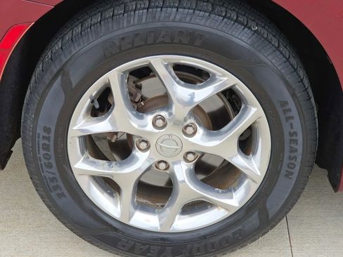 Used 2018 Chrysler Pacifica Limited FWD image 31