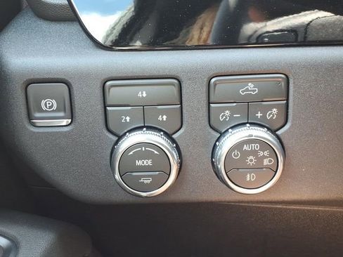 New 2026 GMC Sierra 2500 SLE w/ SLE Value Package; AWD/4WD image 13