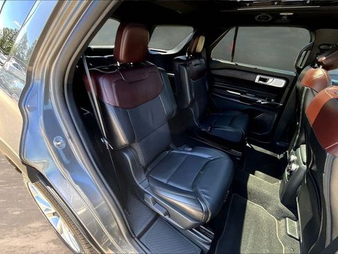 Used 2023 Ford Explorer Platinum w/ Technology Package AWD/4WD image 27