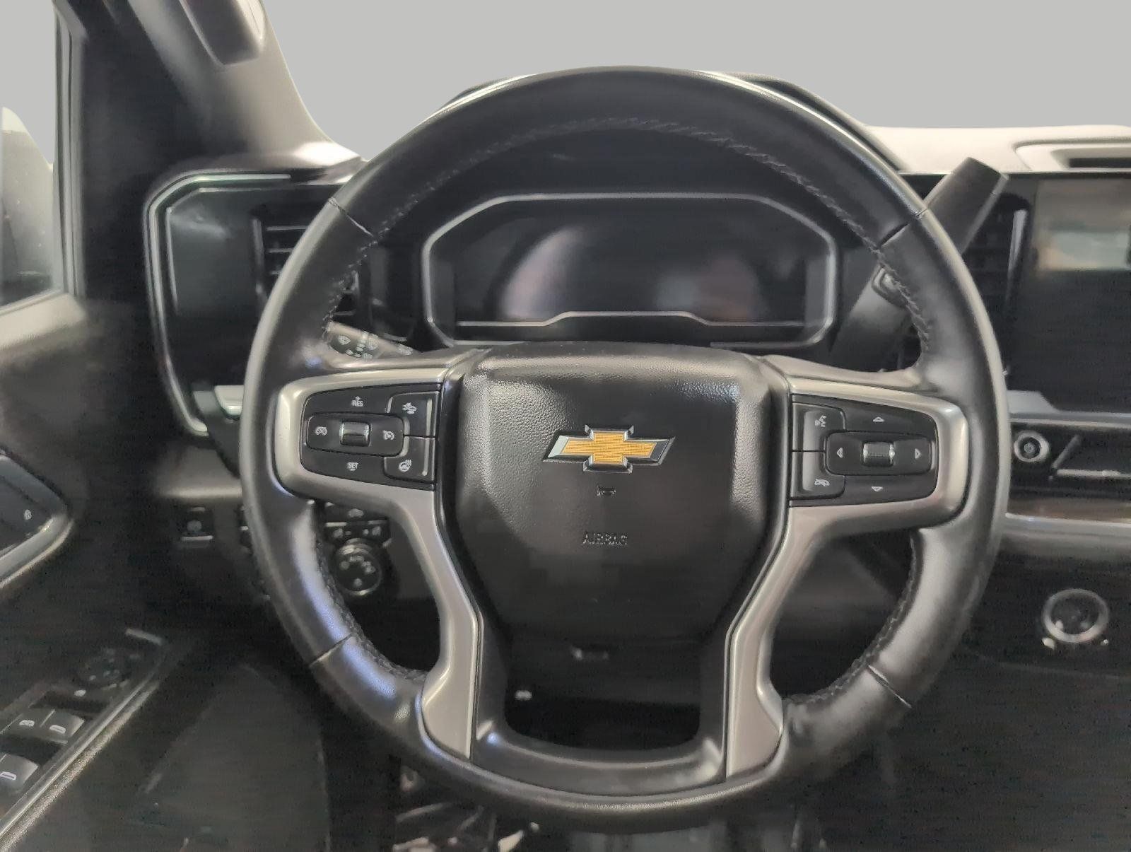 Used 2024 Chevrolet Silverado 1500 LT AWD/4WD image 5
