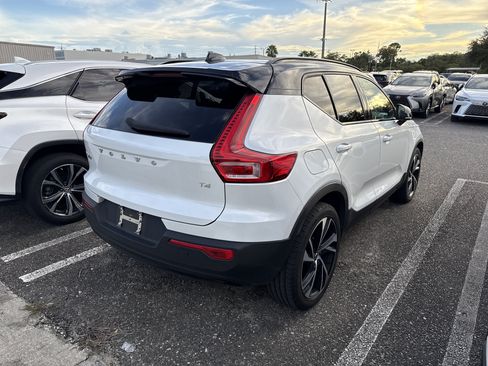 Used 2021 Volvo XC40 T4 R-Design w/ Climate Package FWD image 4