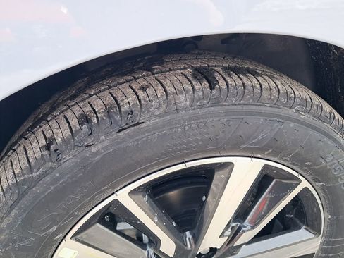 New 2025 Nissan Versa SV w/ Trunk Package image 29