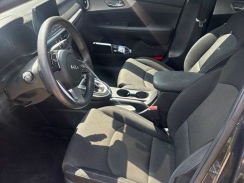Used 2022 Kia Forte LXS FWD image 3