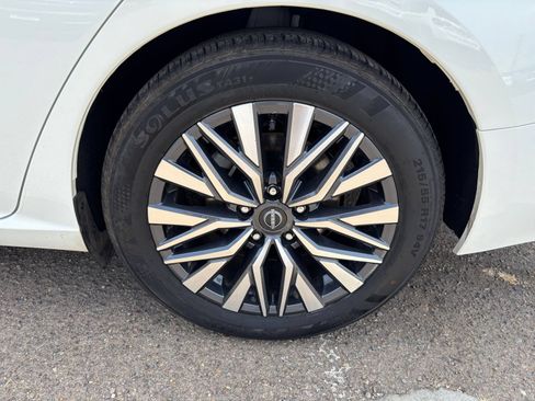Used 2025 Nissan Altima 2.5 SV FWD image 29