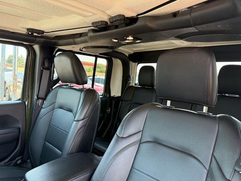 Used 2023 Jeep Gladiator Sport image 36