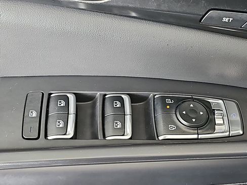 Used 2025 Kia Carnival SX Prestige FWD image 33