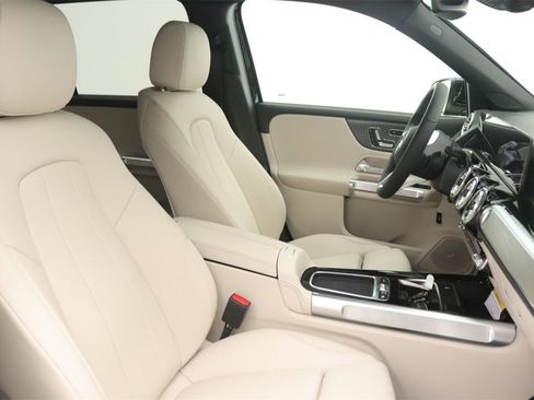 New 2026 Mercedes-Benz GLB 250 image 9