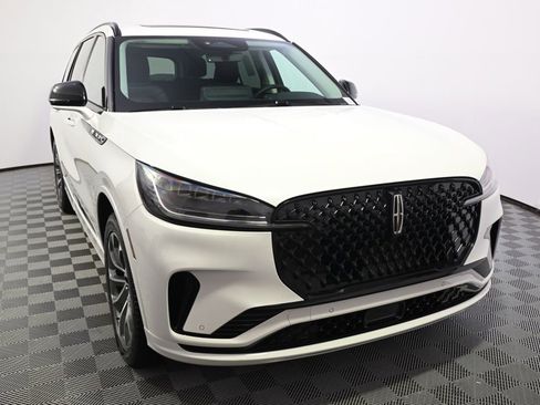 New 2026 Lincoln Aviator AWD w/ Jet Appearance Package image 9