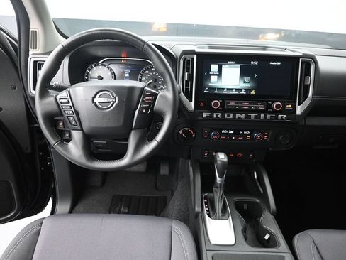 Used 2025 Nissan Frontier SV w/ SV Convenience Package AWD/4WD image 11