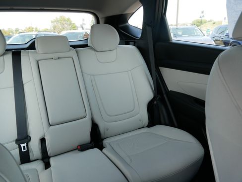 Certified 2025 Hyundai Tucson SE image 14