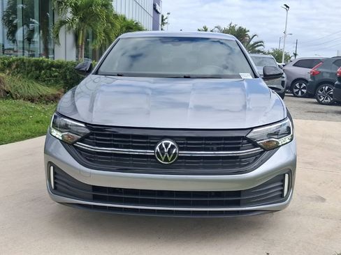 Used 2023 Volkswagen Jetta Sport image 2