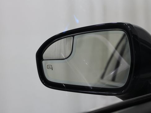 Used 2016 Ford Fusion SE w/ Equipment Group 202A FWD image 9