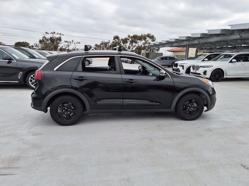 Used 2018 Kia Niro EX FWD image 4