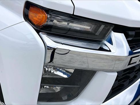 Used 2022 Chevrolet Silverado 2500 LT w/ Convenience Package image 28