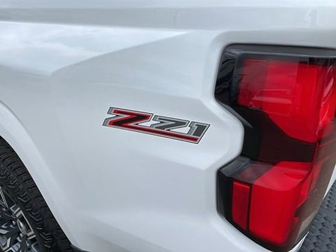 Used 2025 Chevrolet Colorado Z71 AWD/4WD image 29
