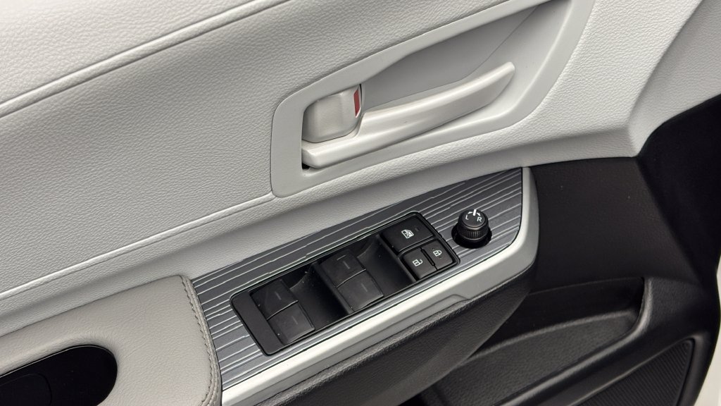 Certified 2026 Toyota Sienna LE FWD image 29