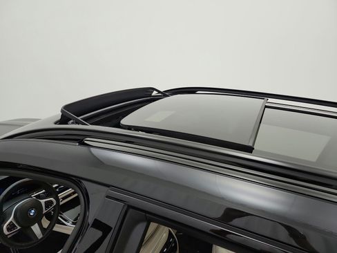 Used 2024 BMW X7 xDrive40i w/ M Sport Package AWD/4WD image 11