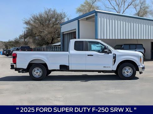 New 2025 Ford F250 XL w/ 360-Degree Camera Package RWD image 5