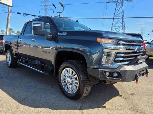 Used 2020 Chevrolet Silverado 3500 High Country w/ Technology Package AWD/4WD image 3
