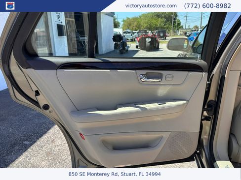 Used 2011 Cadillac DTS Premium image 17