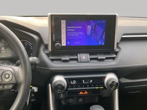 Used 2025 Toyota RAV4 LE AWD/4WD image 7