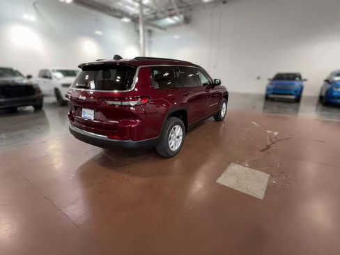 New 2025 Jeep Grand Cherokee L Laredo image 12