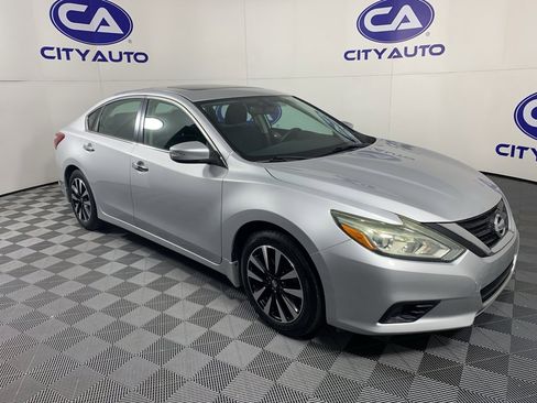 Used 2018 Nissan Altima 2.5 SV w/ 2.5 SV Technology Package image 2