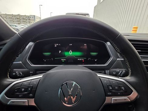 Used 2023 Volkswagen Tiguan SE R-Line image 11