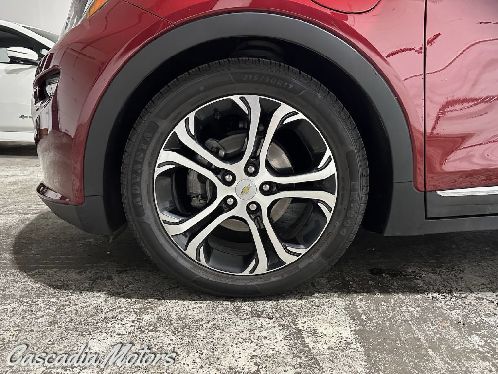 Used 2020 Chevrolet Bolt Premier w/ Infotainment Package FWD image 30