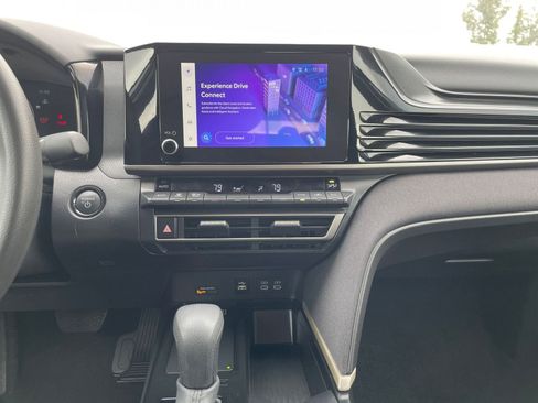 Used 2025 Toyota Camry LE image 18