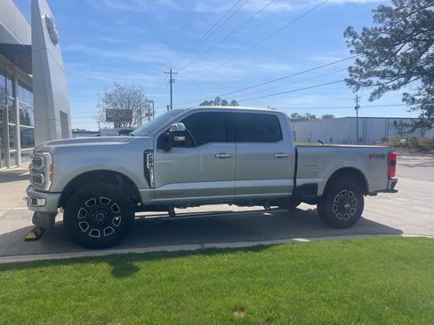 Used 2024 Ford F250 Platinum image 4