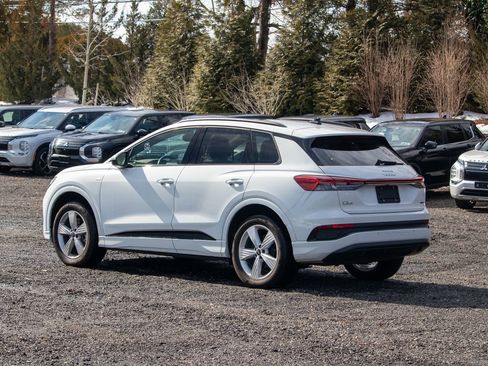Used 2024 Audi Q4 e-tron Premium image 5