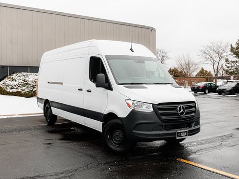 Used 2024 Mercedes-Benz Sprinter 2500 image 1