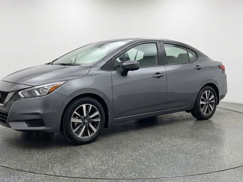 Used 2025 Nissan Versa SV image 3