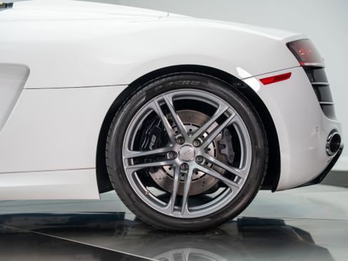 Used 2011 Audi R8 V10 AWD/4WD image 22