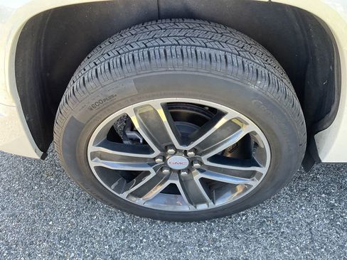 Used 2019 GMC Acadia Denali w/ Technology Package AWD/4WD image 10