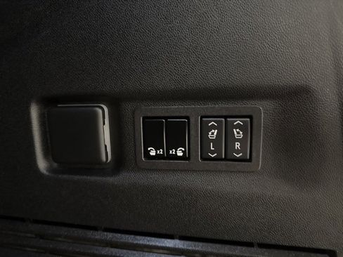 Certified 2024 Chevrolet Suburban Z71 w/ Luxury Package image 7