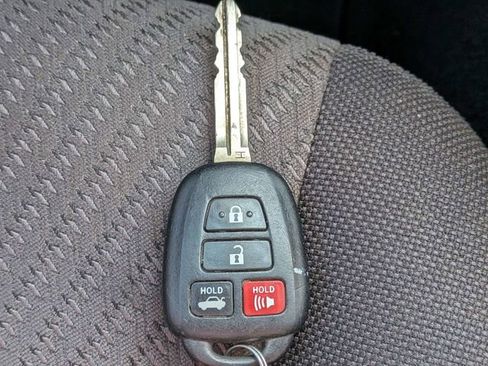 Used 2016 Toyota Camry LE FWD image 26