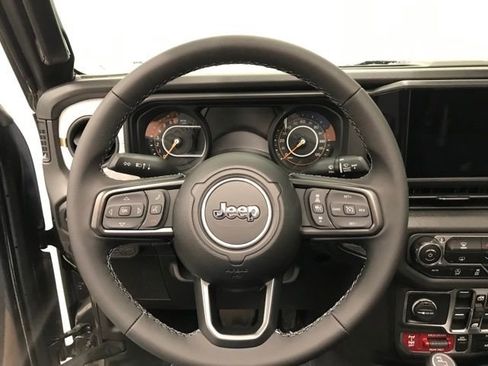 New 2025 Jeep Gladiator Willys image 10