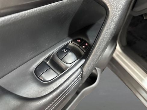 Used 2015 Nissan Rogue SV AWD/4WD image 26