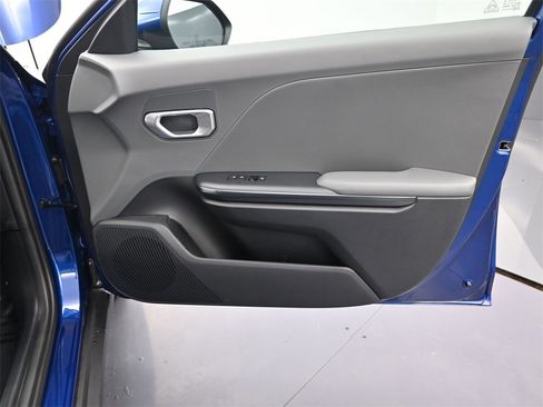 New 2025 Kia K4 LXS image 21