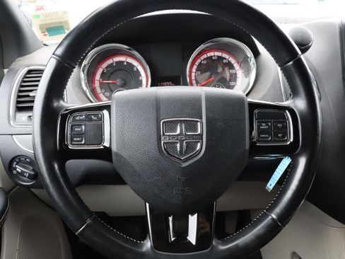 Used 2019 Dodge Grand Caravan SXT image 7