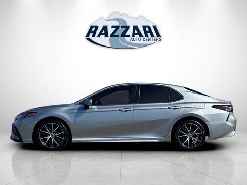 Used 2022 Toyota Camry SE image 6