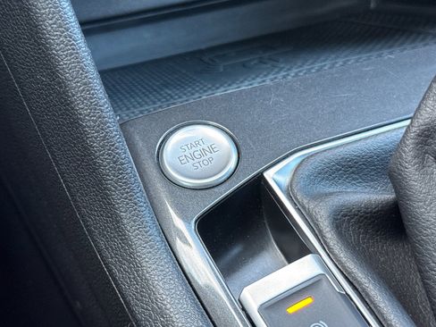 Used 2022 Volkswagen Tiguan SE w/ Panoramic Sunroof Package image 22