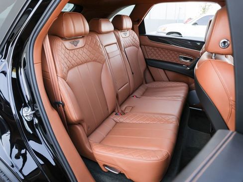 Used 2019 Bentley Bentayga image 26