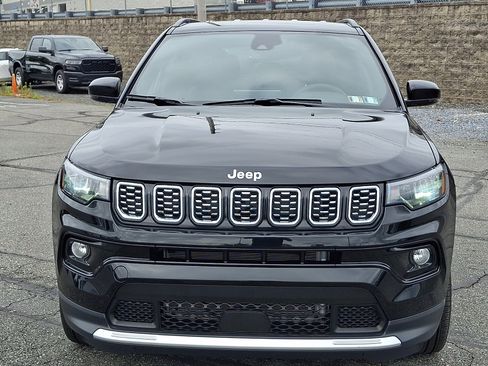 Used 2025 Jeep Compass Limited AWD/4WD image 2
