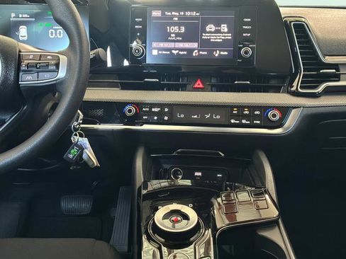 Used 2025 Kia Sportage LX FWD image 31