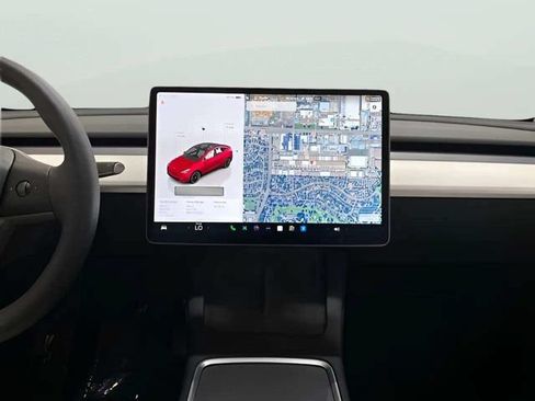 Used 2024 Tesla Model Y 2WD image 14