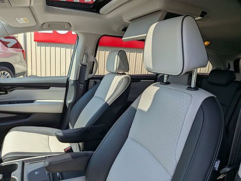 Used 2025 Honda Odyssey Elite image 11