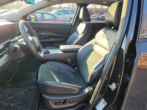 Used 2023 Nissan Ariya FWD image 13